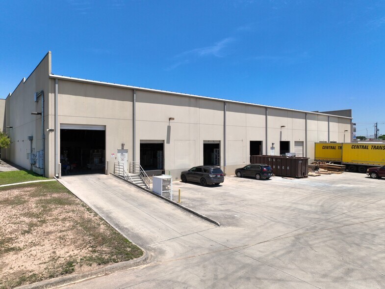 More Photos Of 5850 Corridor Pky, Schertz Warehouse For Lease