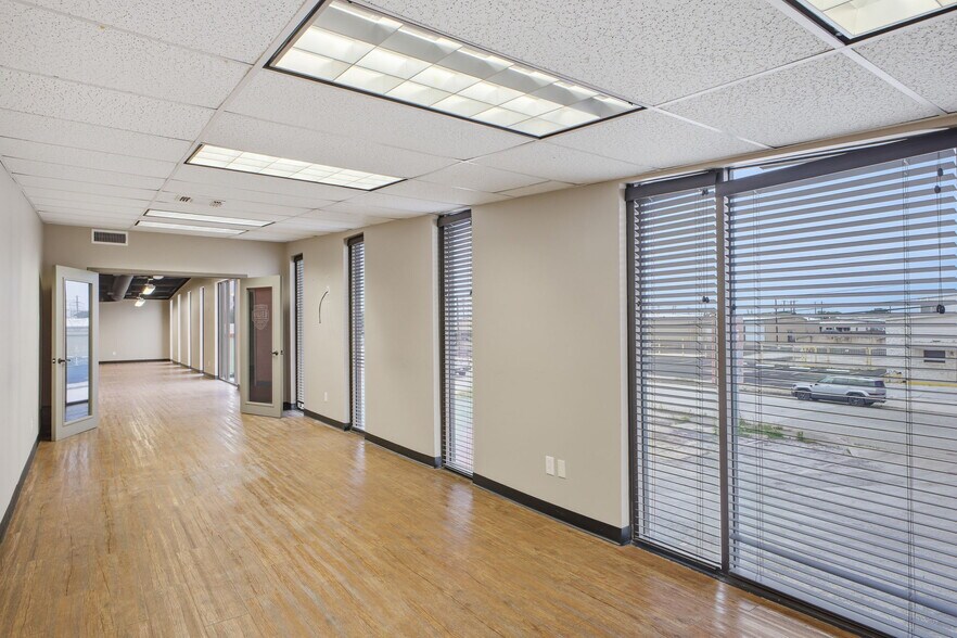 More Photos Of 2110 Mannix Dr, San Antonio Light Distribution For Lease