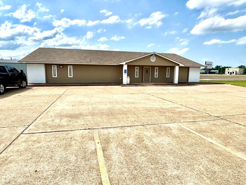 More Photos Of 101 Anthony Dr, Teague Medical For Sale