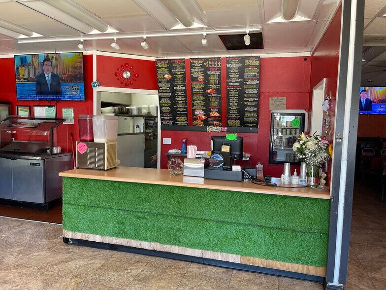 Primary Photo Of 962-966 S Santa Fe Ave, Vista General Retail For Lease