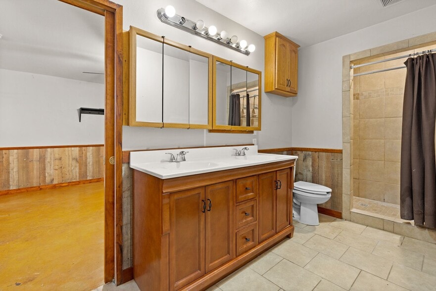 More Photos Of 22360 Highway 321, Cleveland Flex For Lease