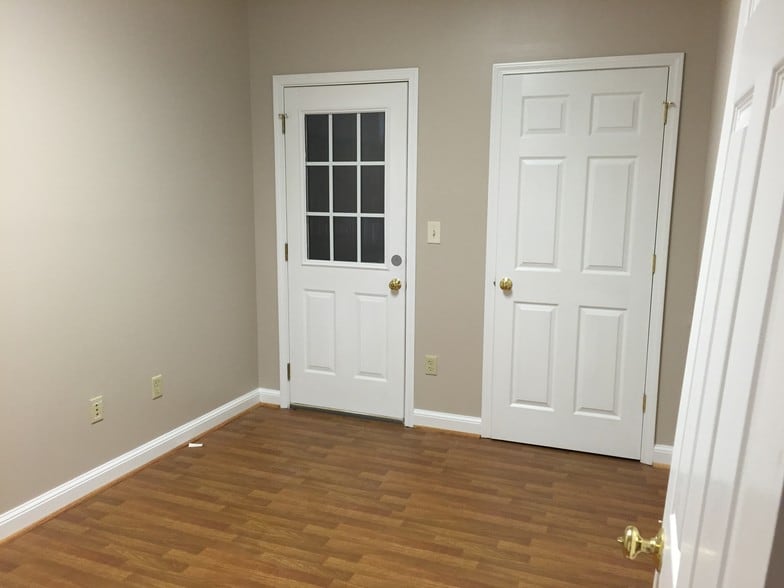 More Photos Of 1401 Southside Dr, Salem Light Distribution For Lease