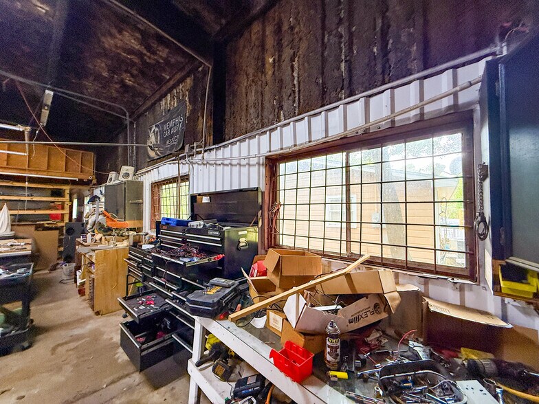 More Photos Of 2105 N Main St, Vidor Warehouse For Sale