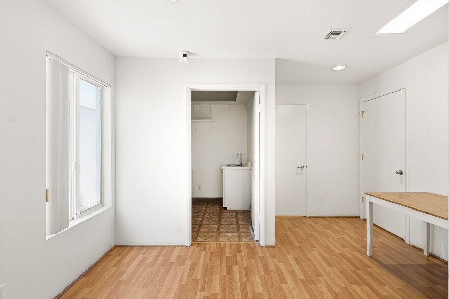 More Photos Of 739-741 N Fairfax Ave, Los Angeles Medical For Sale
