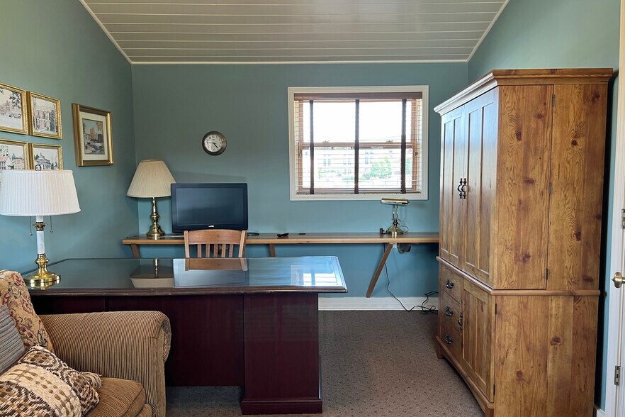 More Photos Of 81 Steele Rd, Franklin Office For Lease