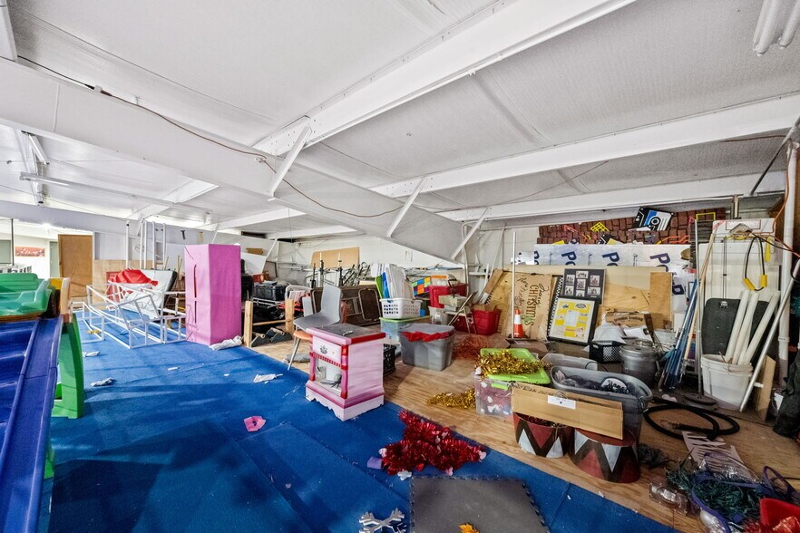 More Photos Of 115 N Willis Ave, Livingston Warehouse For Sale