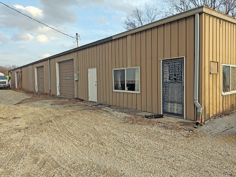 More Photos Of 900 S 45th St, Mount Vernon Flex For Lease