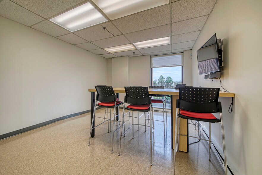 More Photos Of 1265-1325 Rue Industrielle, La Prairie Warehouse For Lease