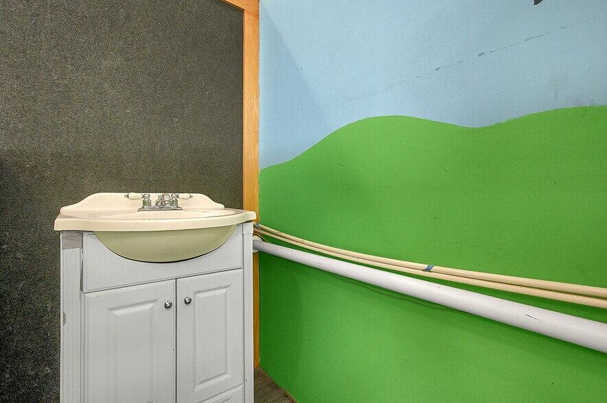 More Photos Of 1805 Columbus Rd, Granville Daycare Center For Sale