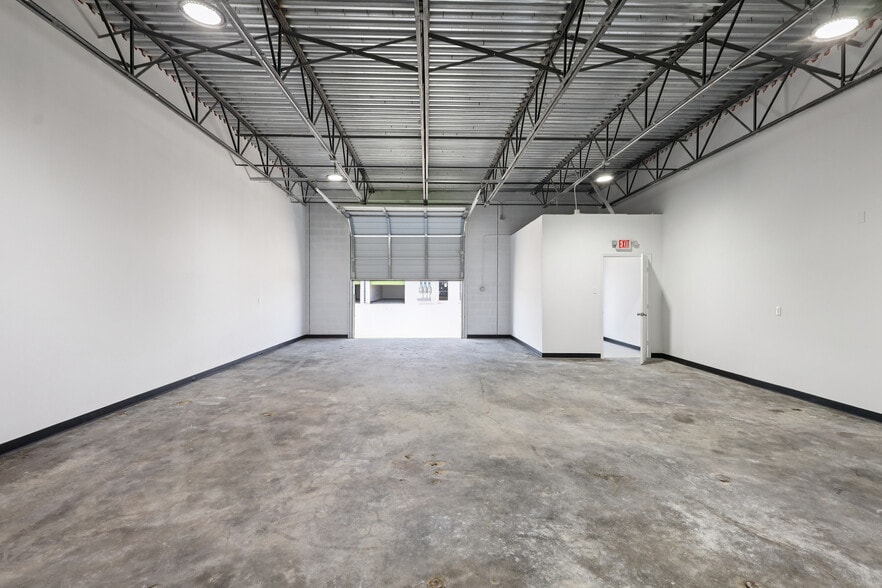 More Photos Of 1105 Colorado Ln, Arlington Unknown For Lease