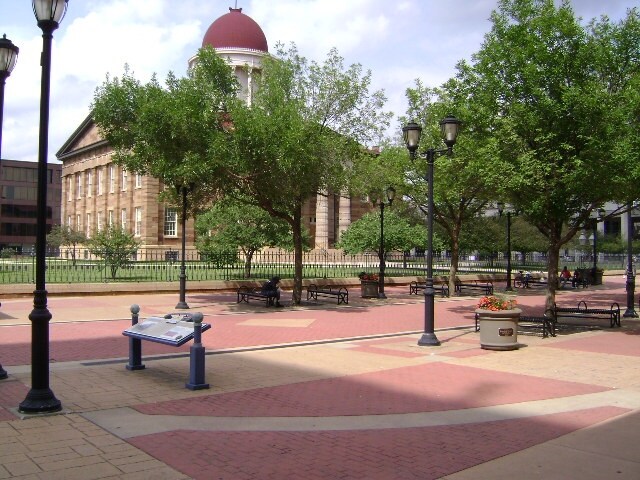 More Photos Of 15 SW Old State Capitol Plz, Springfield Office For Lease