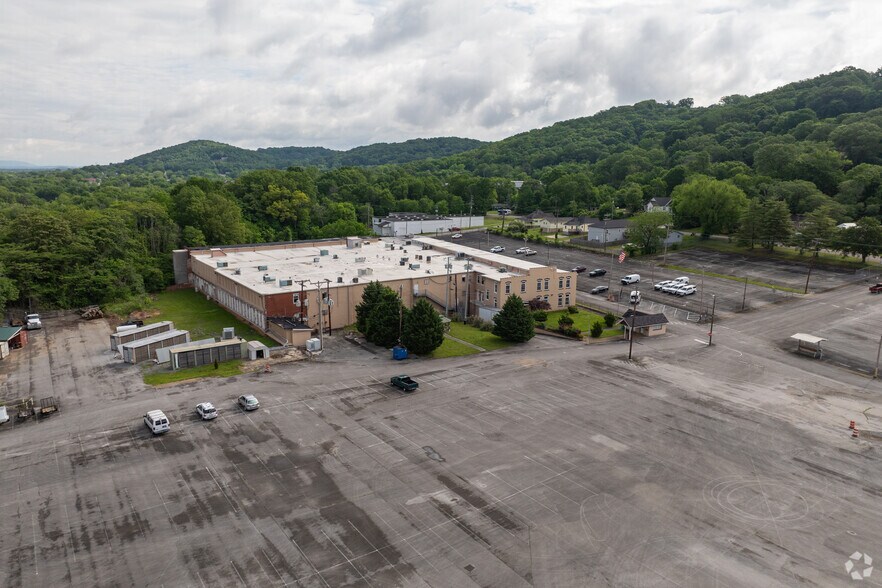 More Photos Of 2001 N Chamberlain Ave, Chattanooga Light Manufacturing For Sale