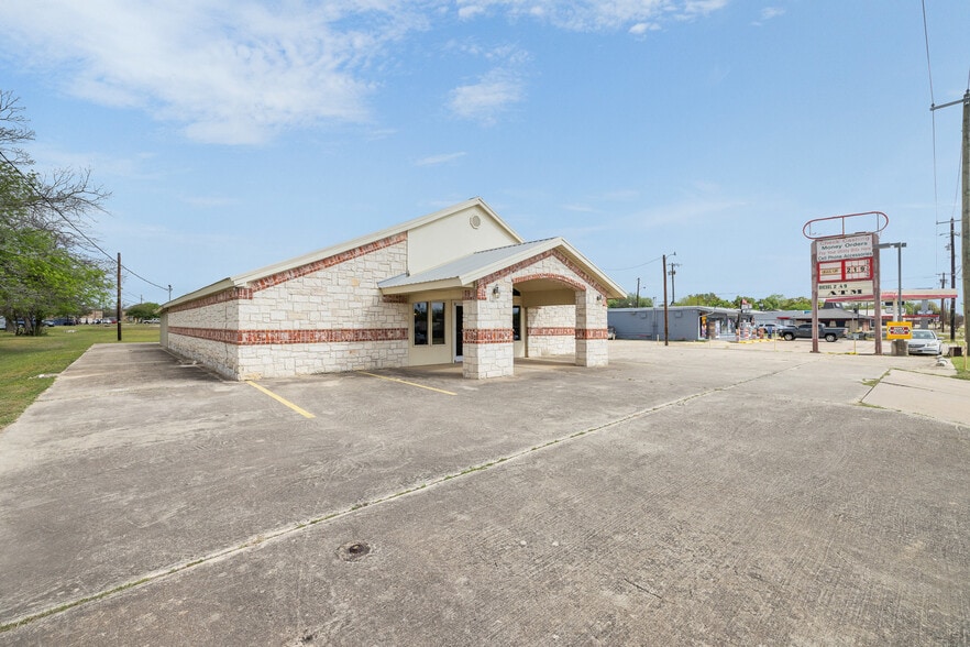 More Photos Of 1306 W Cameron Ave, Rockdale Religious Facility For Sale