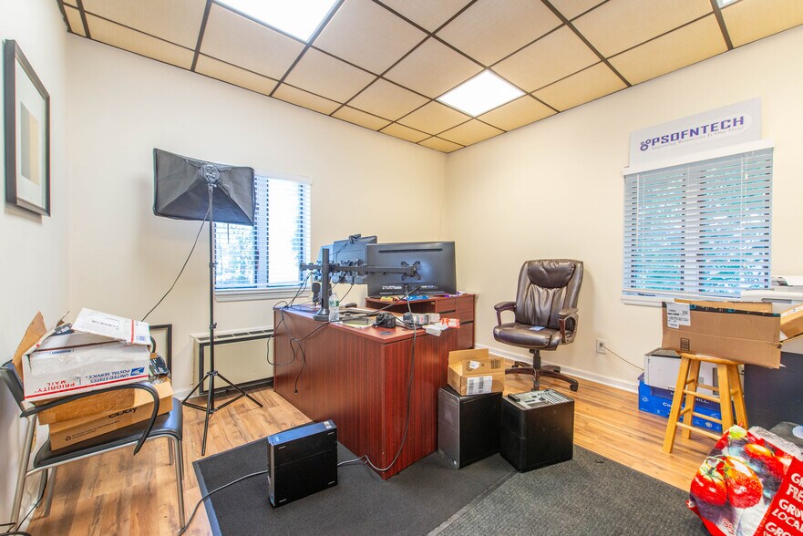 More Photos Of 16 Chestnut St, Emerson Medical For Lease