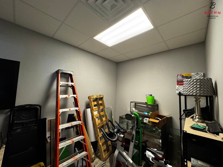 More Photos Of 1405 Sidney Baker St, Kerrville Office For Lease