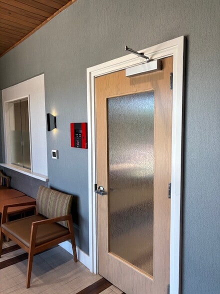 More Photos Of 801 E Debbie Ln, Mansfield Medical For Lease