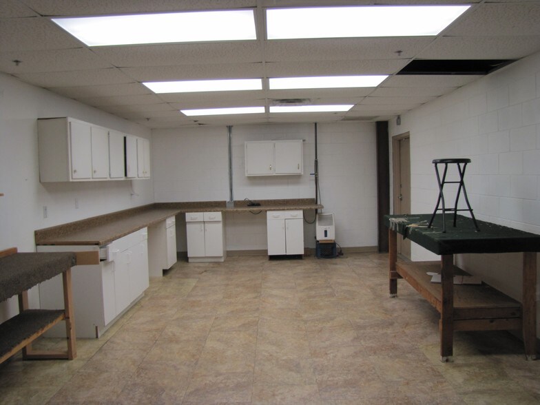 More Photos Of 640 Kane Ct, Oviedo Warehouse For Lease