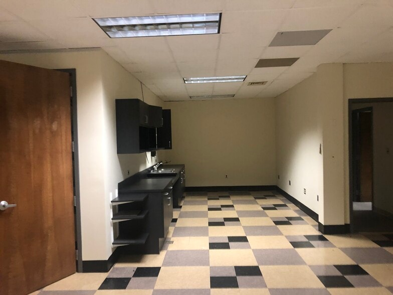 More Photos Of 1530 Hooker Rd, Greenville Freestanding For Lease