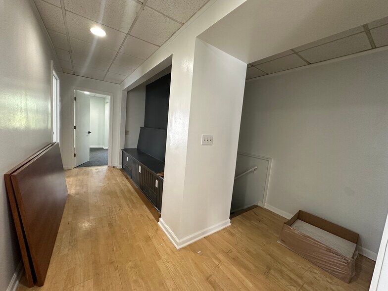 More Photos Of 1187 Broad St, Bridgeport Office For Lease