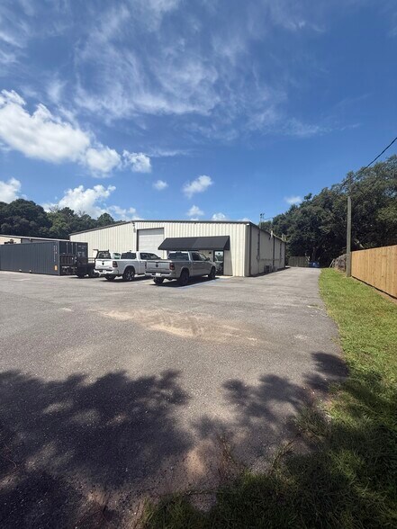 More Photos Of 2540 Leroy Stevens Rd, Mobile Light Manufacturing For Lease