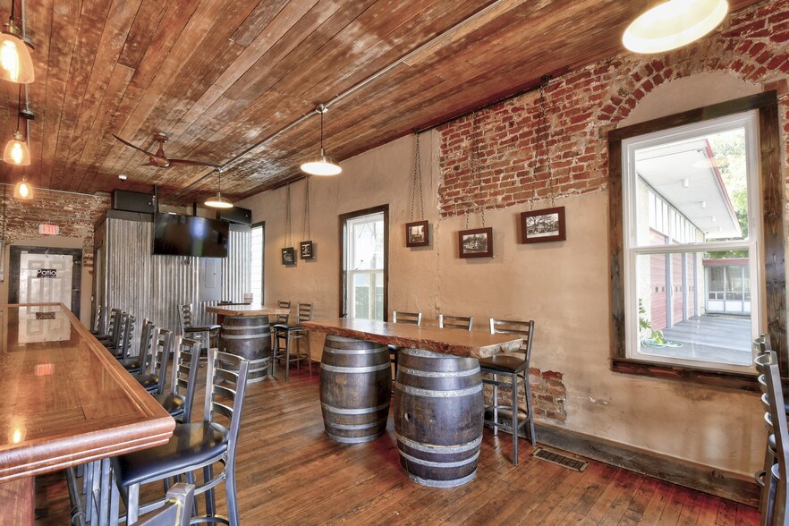 More Photos Of 121 8th St, Colusa Showroom For Sale