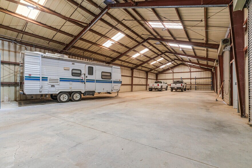 More Photos Of 905-917 Corporation St, Santa Paula Warehouse For Sale