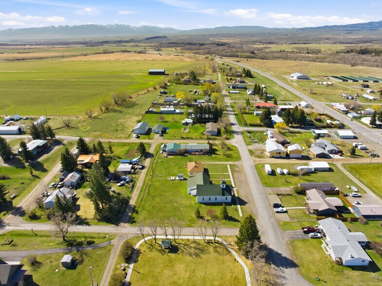 More Photos Of 210 Miles Ave, Clyde Park Specialty For Sale
