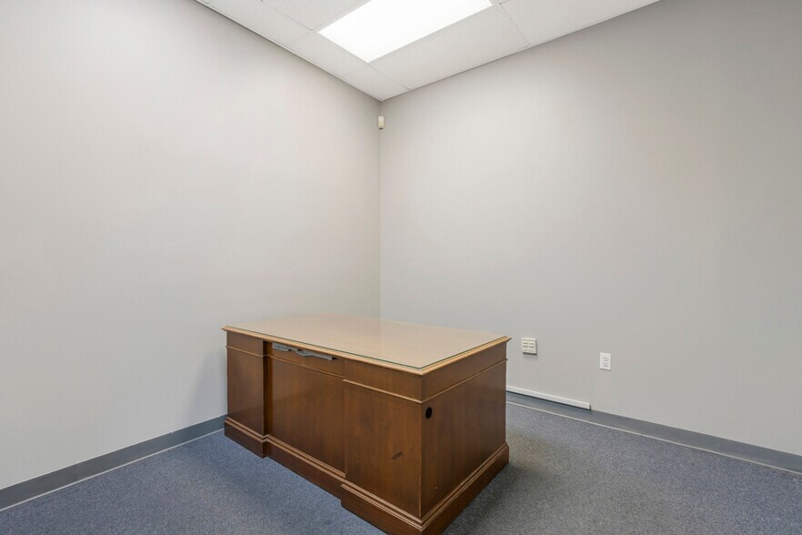 More Photos Of 91 Main St, Woodbridge Storefront For Lease