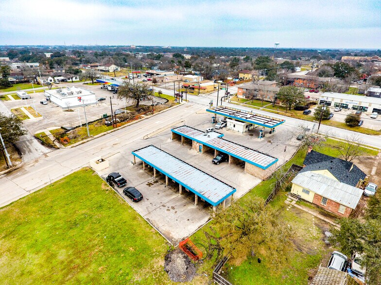 More Photos Of 2100 S College Ave, Bryan Service Station For Sale
