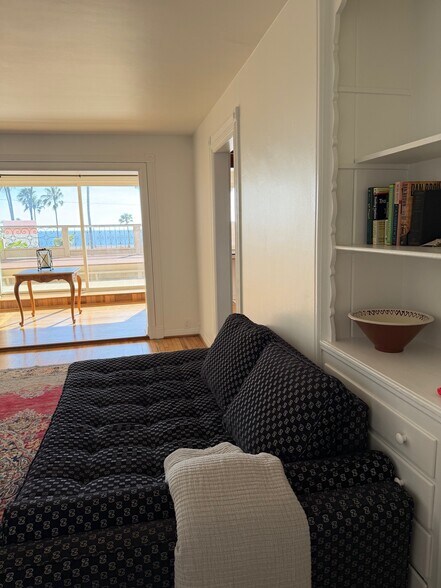 More Photos Of 653 Ramona Ave - Office/Live-Work, Laguna Beach Office For Lease