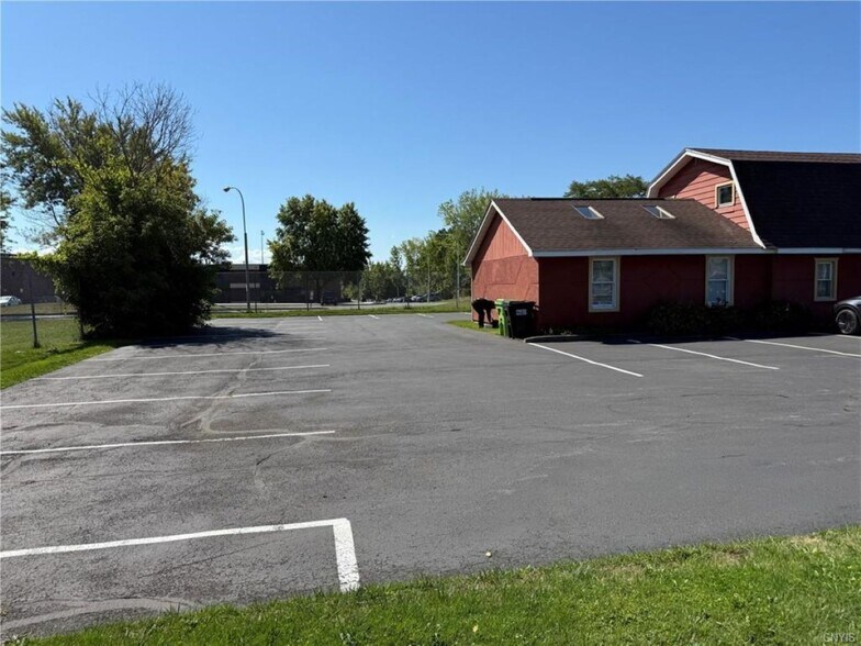 More Photos Of 5998 State Route 31, Cicero Freestanding For Sale