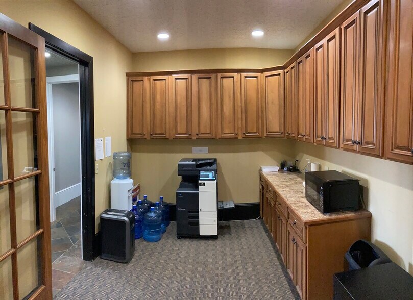 More Photos Of 1531 E Bradford Pky, Springfield Medical For Sale