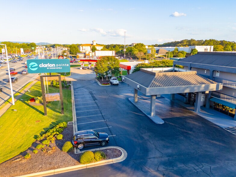 More Photos Of 4815 University Dr NW, Huntsville Hotel For Sale