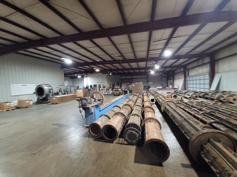 More Photos Of 1609 Frank Akers Rd, Anniston Warehouse For Lease