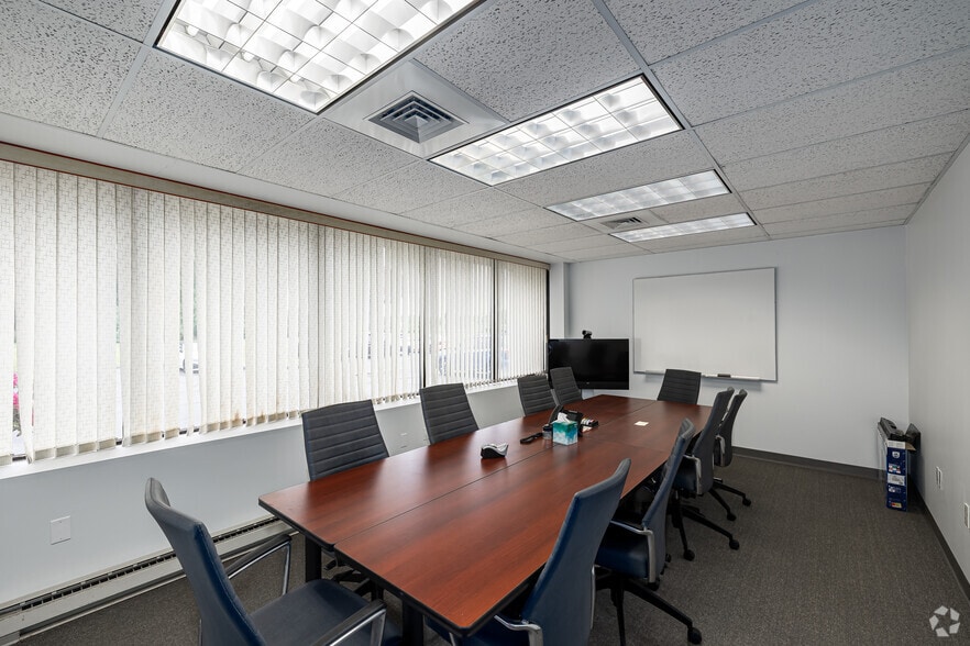 More Photos Of 111-121 Roberts St, East Hartford Business Park For Lease
