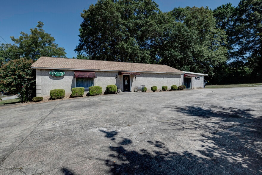 Primary Photo Of 25 Strickland St, Fairburn General Retail For Sale