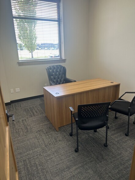 More Photos Of 5204 W Okanogan Ave, Kennewick Light Distribution For Lease
