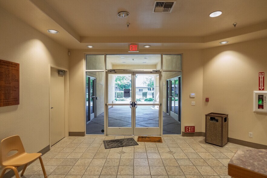 More Photos Of 401 Lesher Dr, Merced Office Residential For Lease