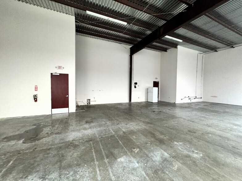 More Photos Of 310 Mason Creek Dr, Katy Warehouse For Lease