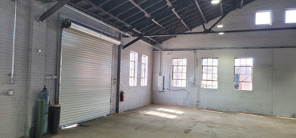 More Photos Of 85 W Broad St, Fairburn Freestanding For Sale