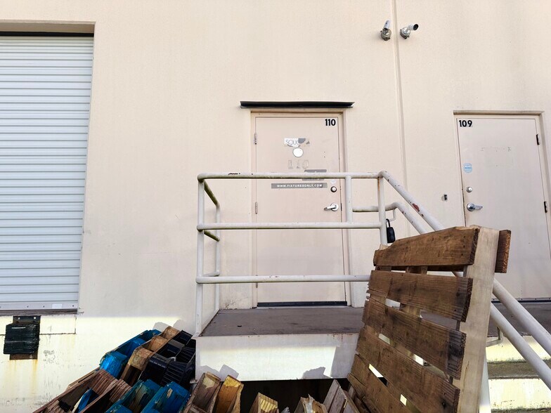 More Photos Of 6753 Kingspointe Pky, Orlando Warehouse For Sale