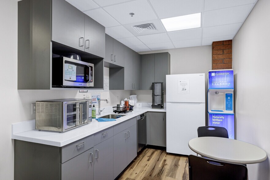 More Photos Of 2727 N 3rd St, Phoenix Office For Sale