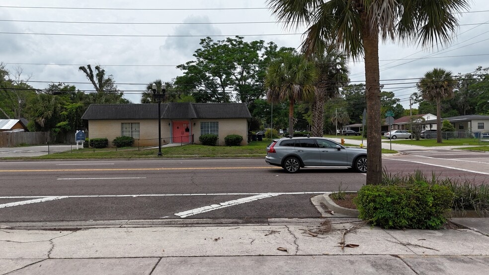 More Photos Of 1450 Rogero Rd, Jacksonville Office For Sale