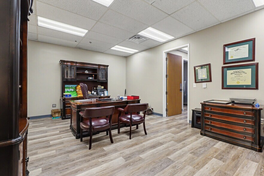 More Photos Of 835 Mason St, Dearborn Office For Lease