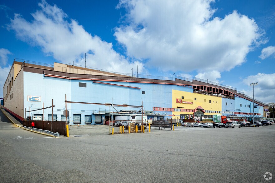 More Photos Of 66-26 Metropolitan Ave, Middle Village General Retail For Lease