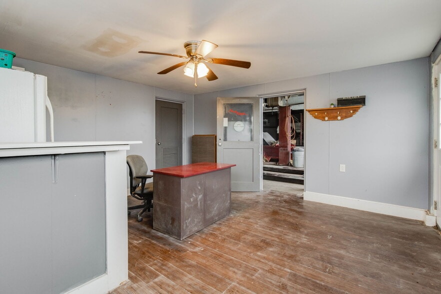More Photos Of 343 S Main St, Kenton Auto Repair For Sale
