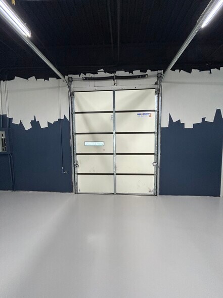 More Photos Of 29-35 Brussels Ave, Englewood Warehouse For Lease