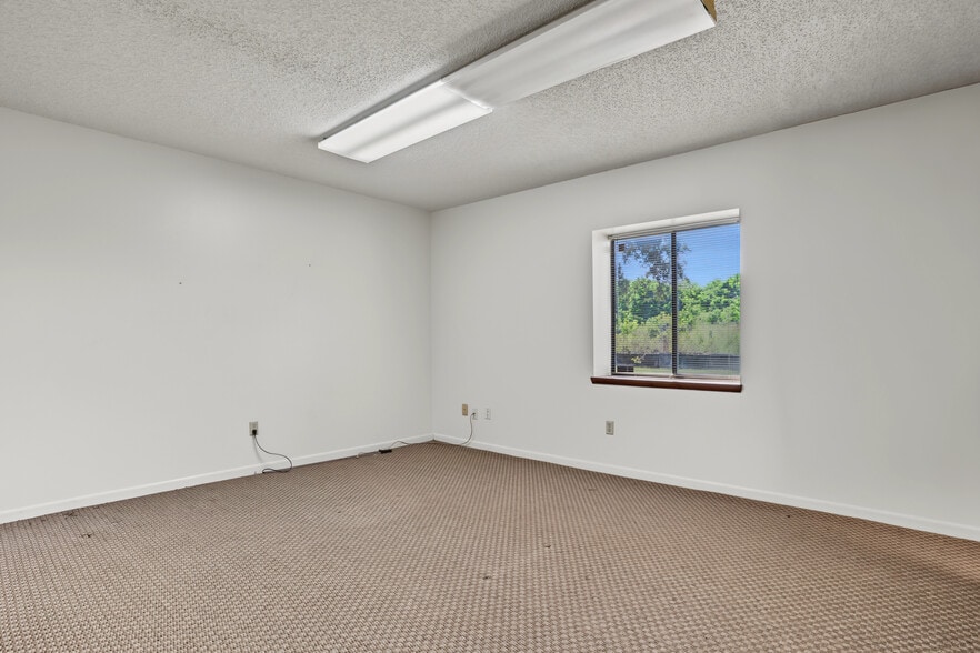 More Photos Of 12625 40th St N, Clearwater Warehouse For Sale