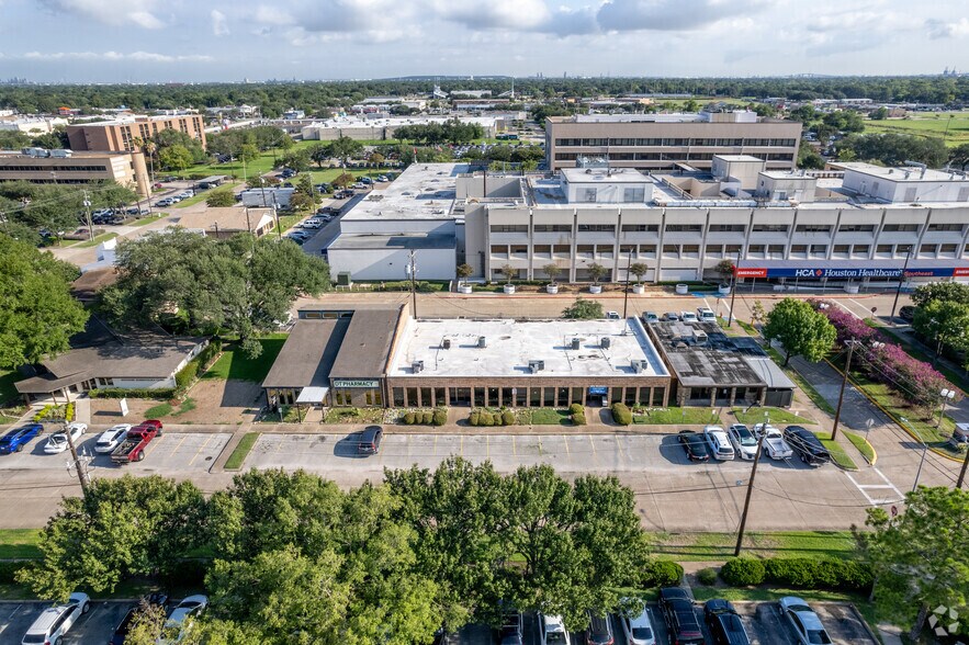 More Photos Of 3919 Woodlawn Ave, Pasadena Medical For Lease