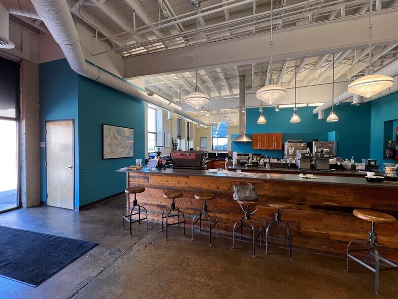 More Photos Of 2617 E Hennepin Ave, Minneapolis Flex For Sale